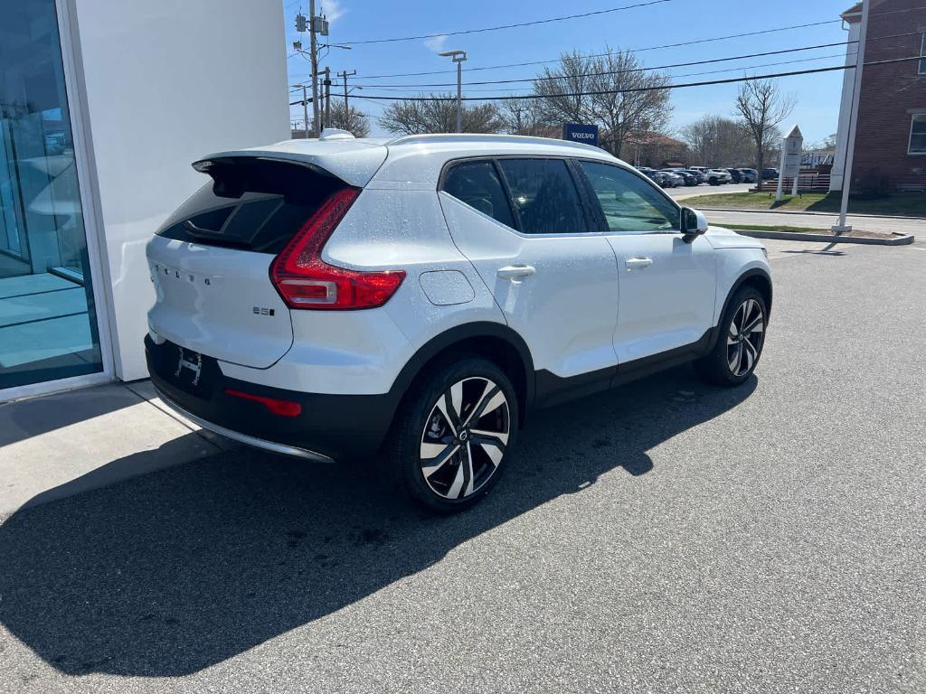 new 2025 Volvo XC40 car, priced at $51,060