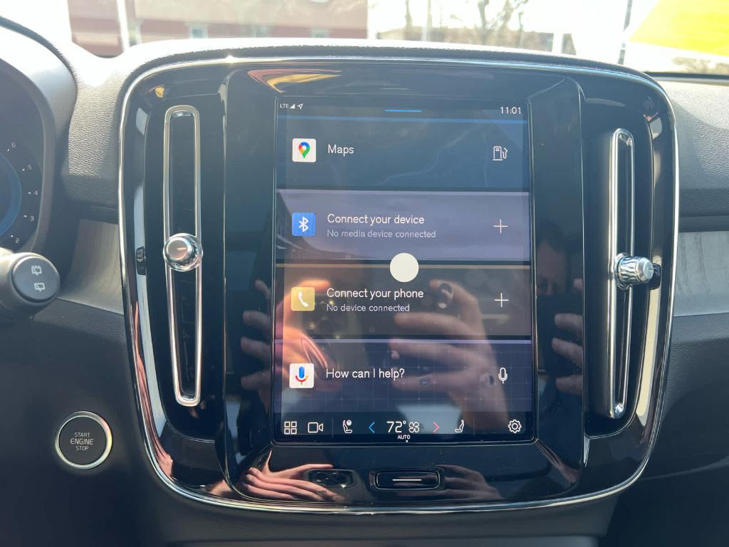 new 2025 Volvo XC40 car, priced at $51,060