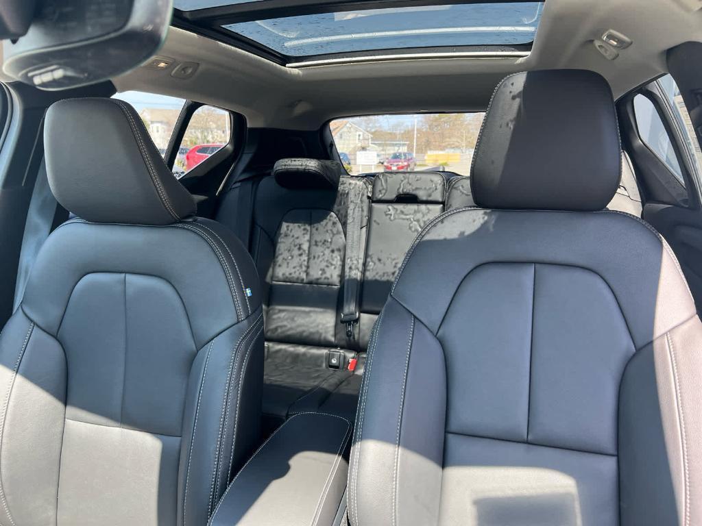 new 2025 Volvo XC40 car, priced at $51,060