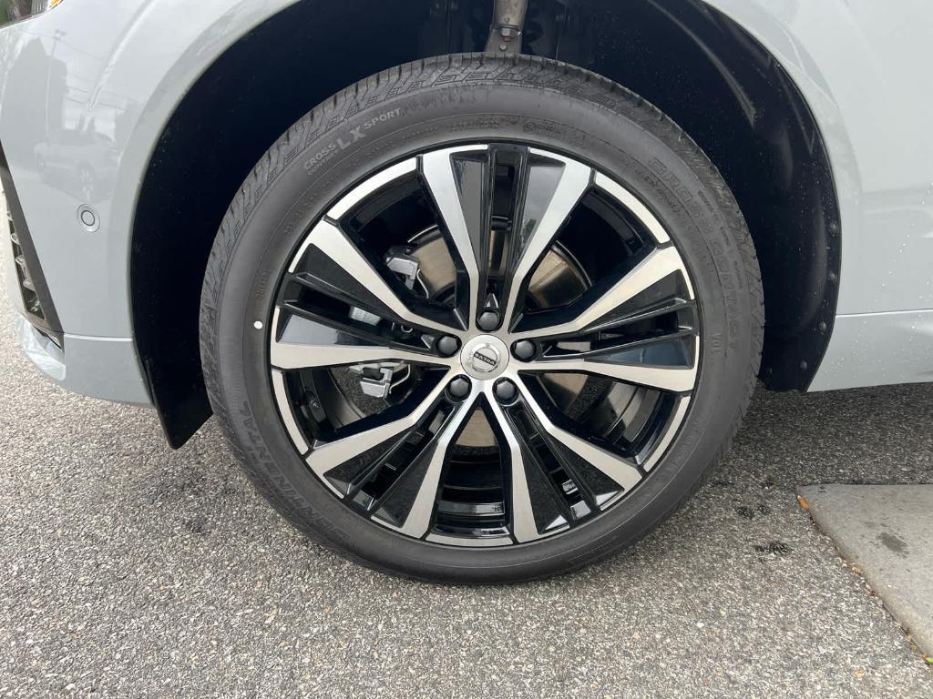 new 2025 Volvo XC60 car, priced at $55,360