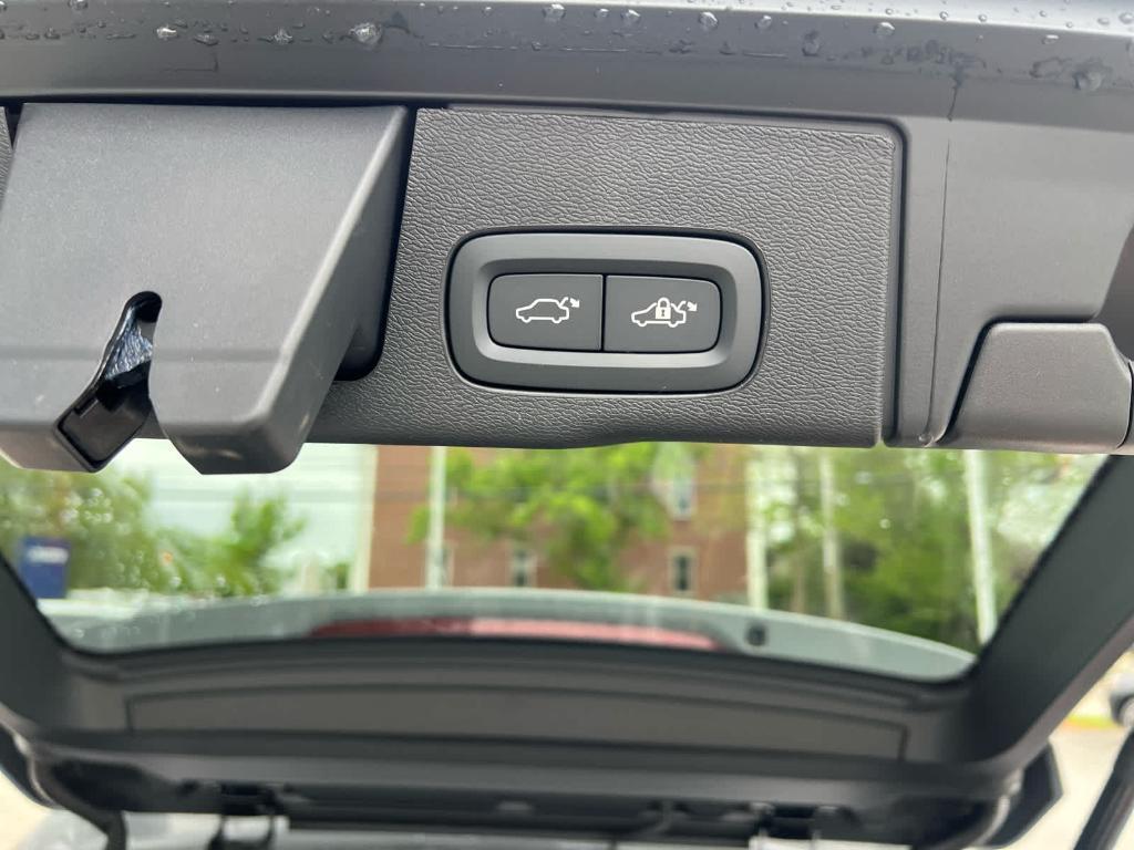 new 2025 Volvo XC60 car, priced at $55,360