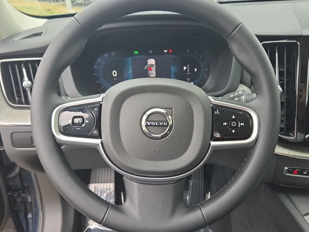 new 2025 Volvo XC60 car