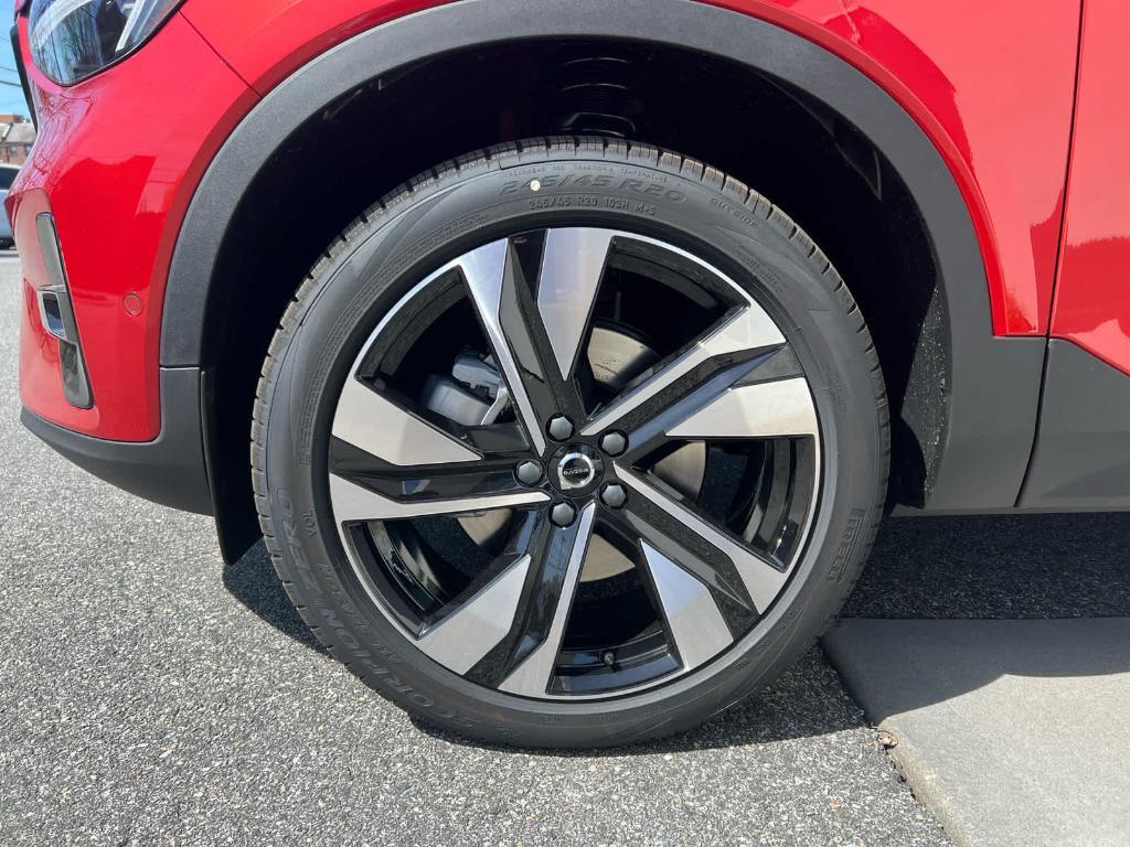 new 2025 Volvo XC40 car, priced at $52,235
