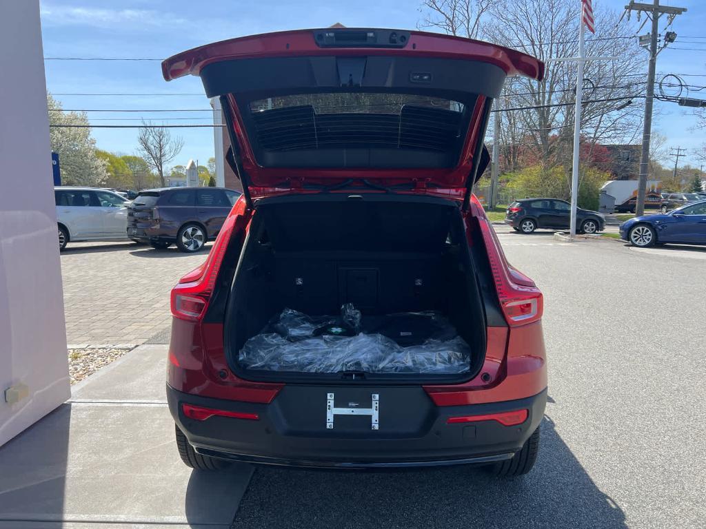 new 2025 Volvo XC40 car, priced at $52,235