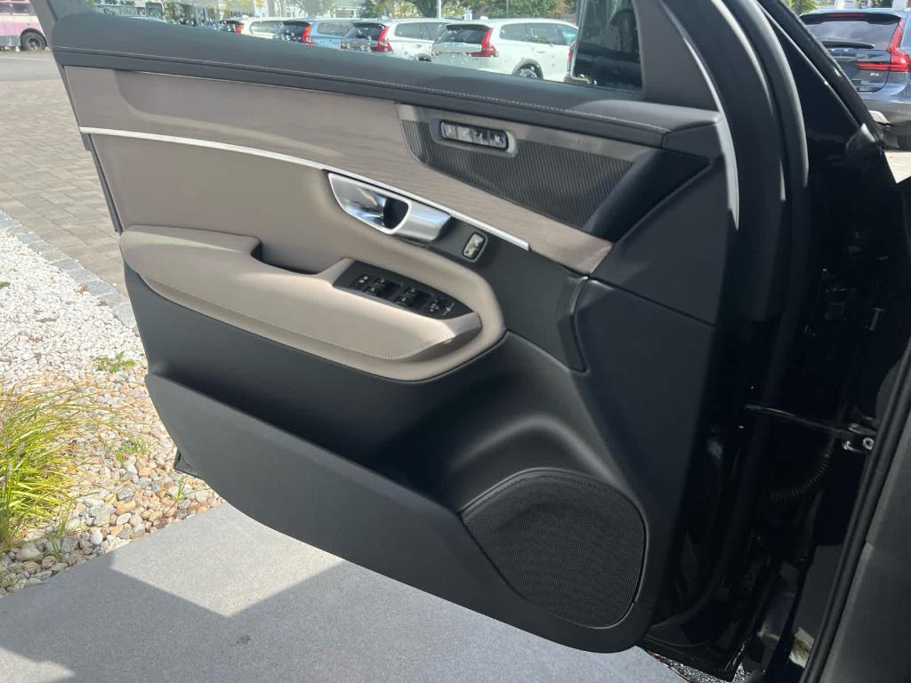 new 2025 Volvo XC90 Plug-In Hybrid car, priced at $78,805