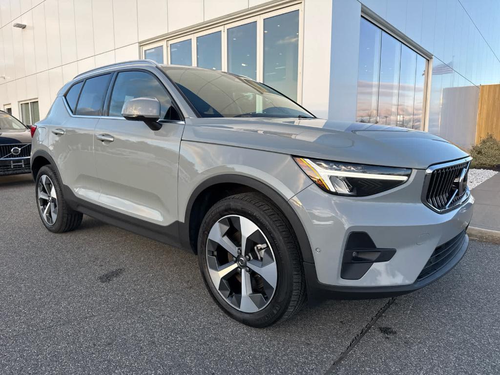 used 2024 Volvo XC40 car, priced at $31,900