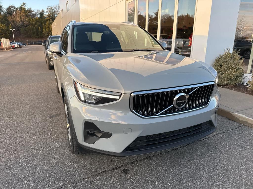 used 2024 Volvo XC40 car, priced at $31,900