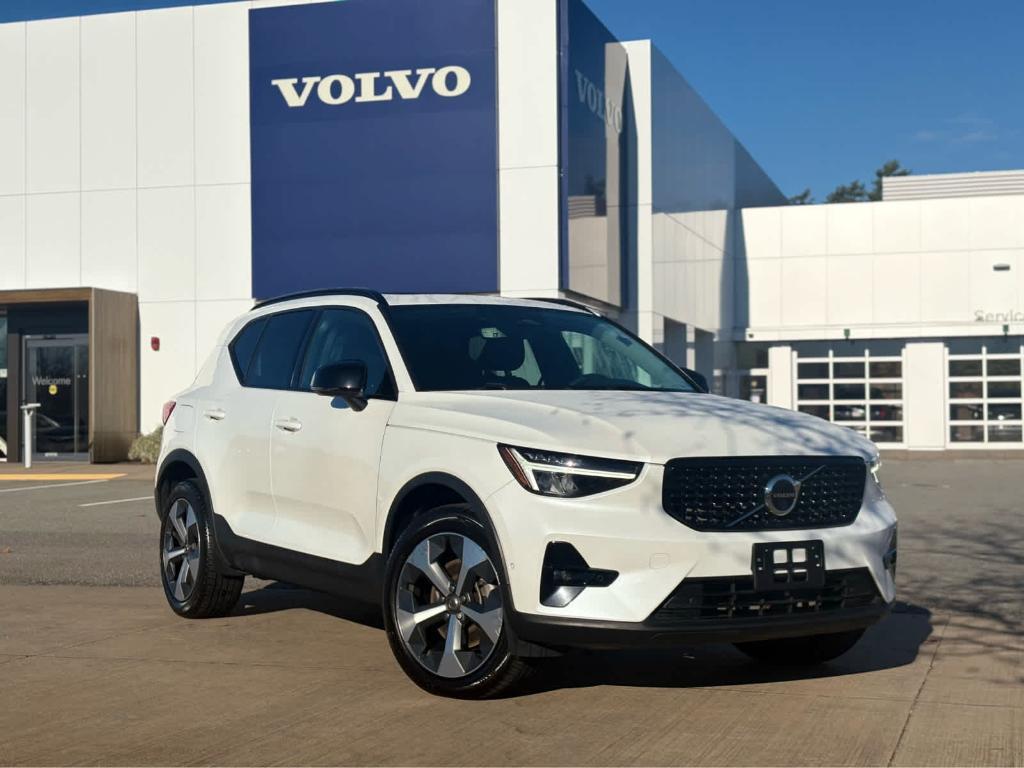 used 2023 Volvo XC40 car, priced at $28,900