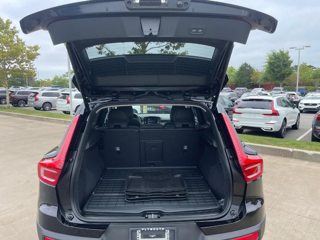 used 2025 Volvo XC40 car, priced at $45,400