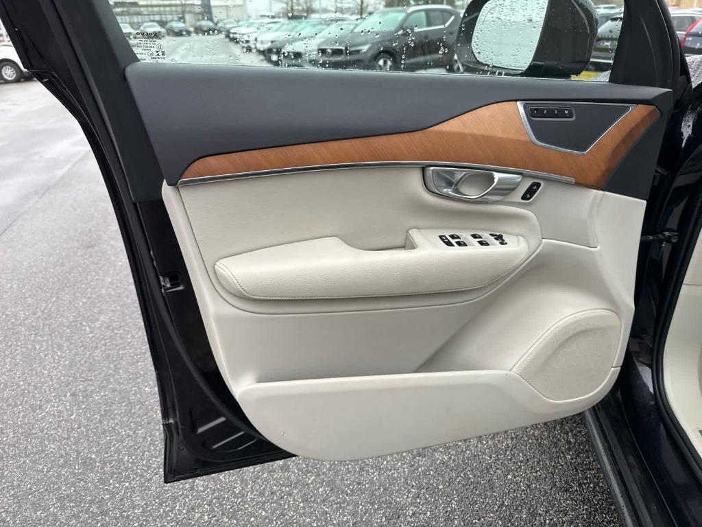 used 2022 Volvo XC90 car, priced at $37,400