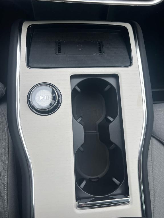 new 2025 Volvo EX90 car, priced at $86,685