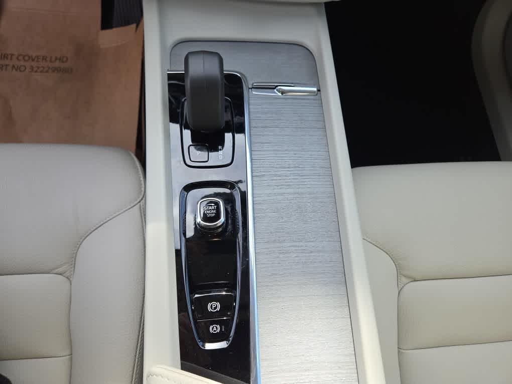 new 2025 Volvo XC60 car