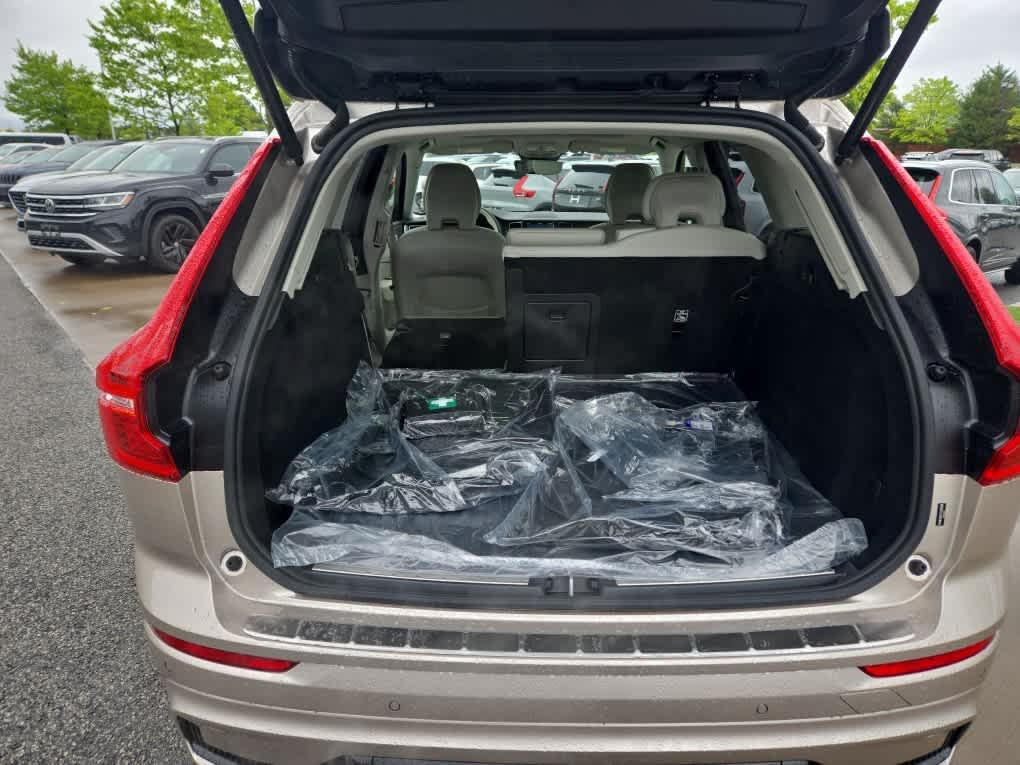 new 2025 Volvo XC60 car, priced at $55,360