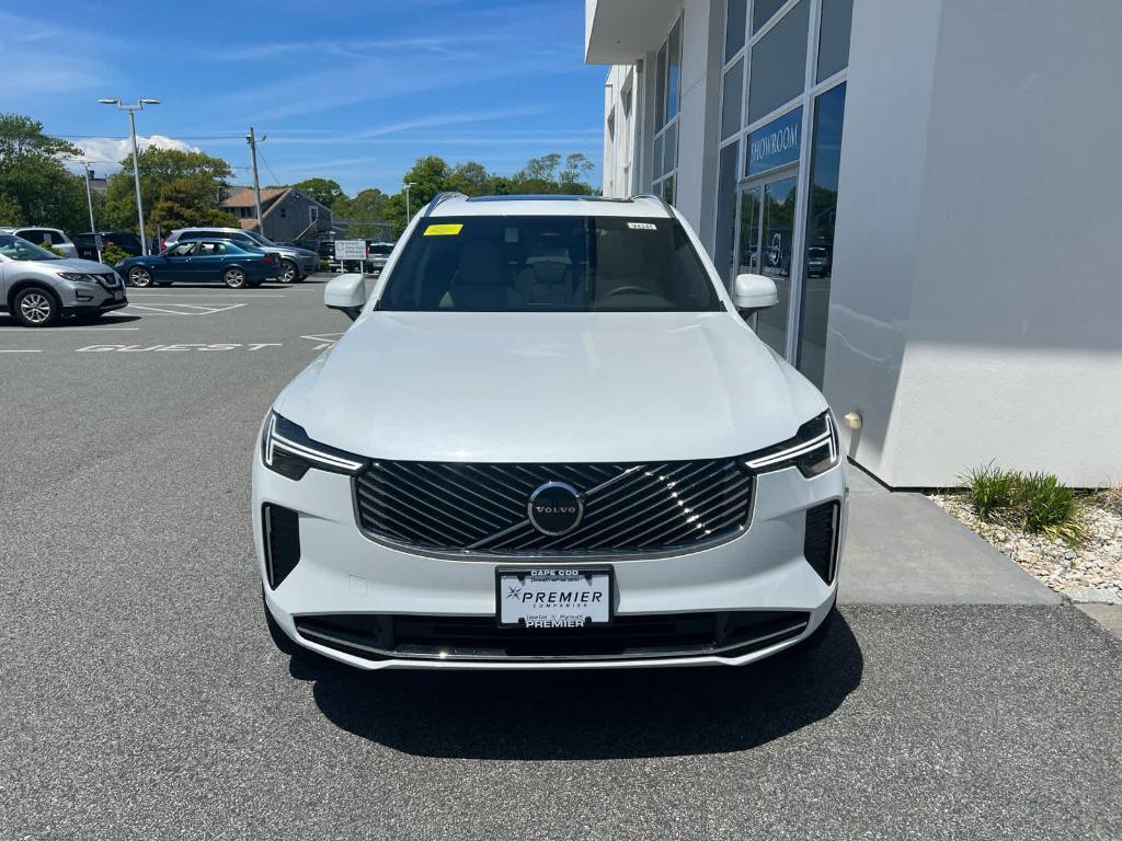 new 2025 Volvo XC90 car, priced at $61,045
