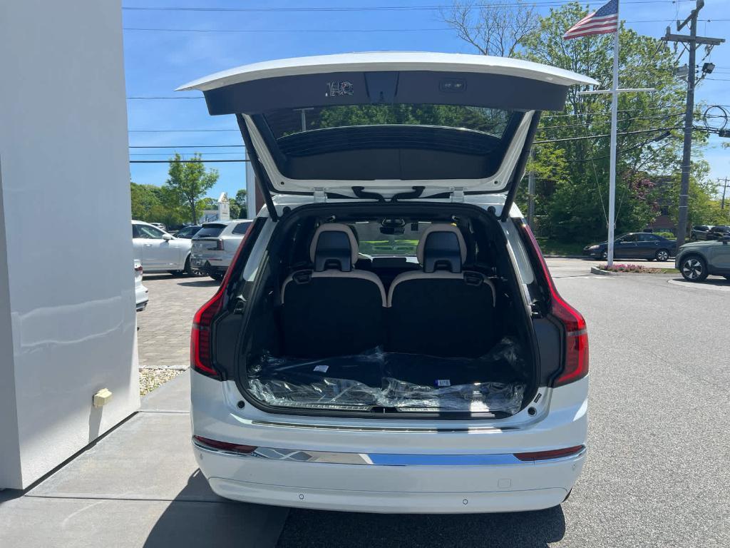 new 2025 Volvo XC90 car, priced at $61,045