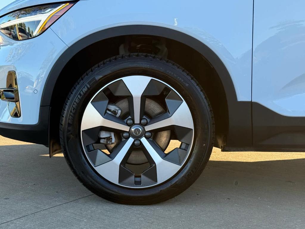 used 2025 Volvo XC40 car, priced at $33,900