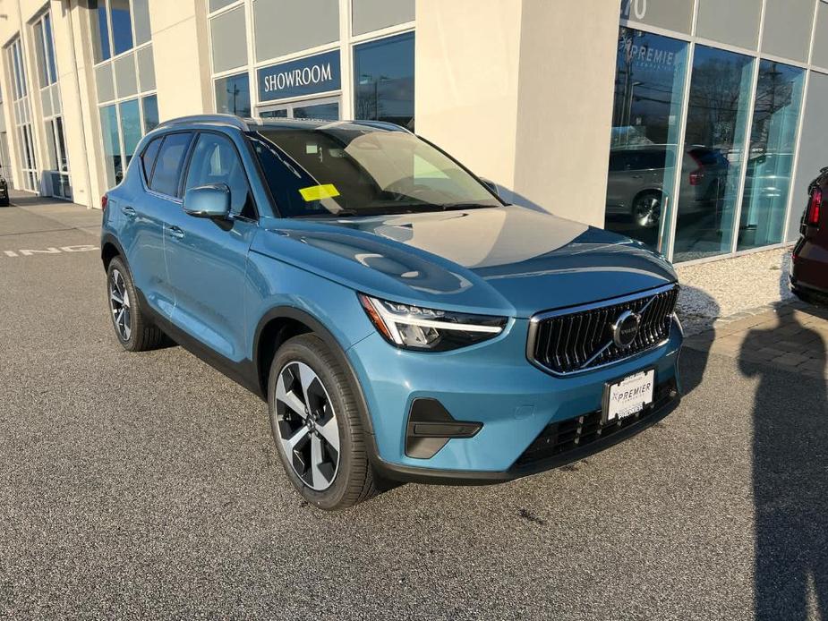 new 2025 Volvo XC40 car, priced at $45,800