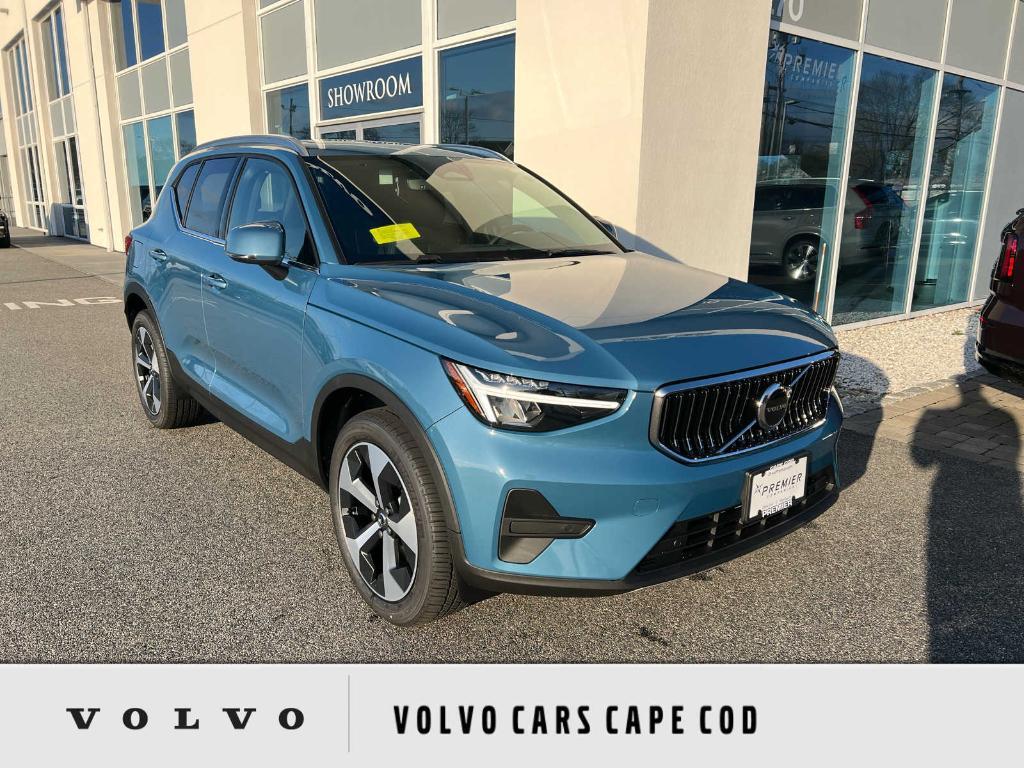 new 2025 Volvo XC40 car, priced at $45,800