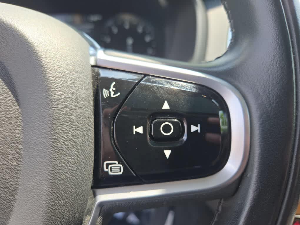 used 2022 Volvo XC90 car, priced at $40,700