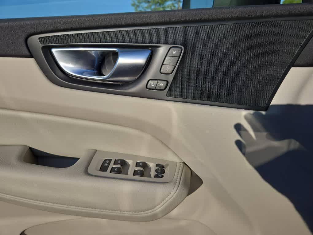 used 2022 Volvo XC60 car, priced at $32,800
