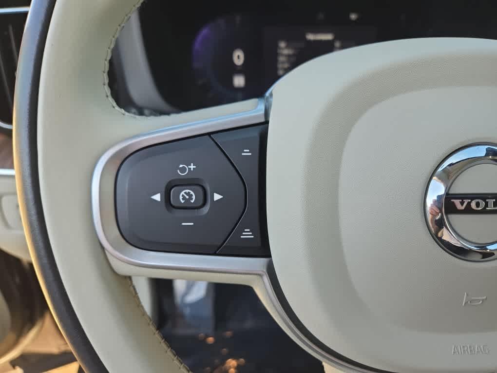 used 2022 Volvo XC60 car, priced at $32,800
