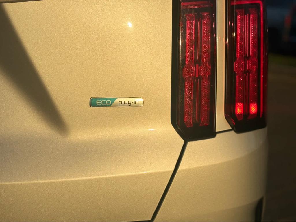 used 2022 Kia Sorento Plug-In Hybrid car, priced at $23,600
