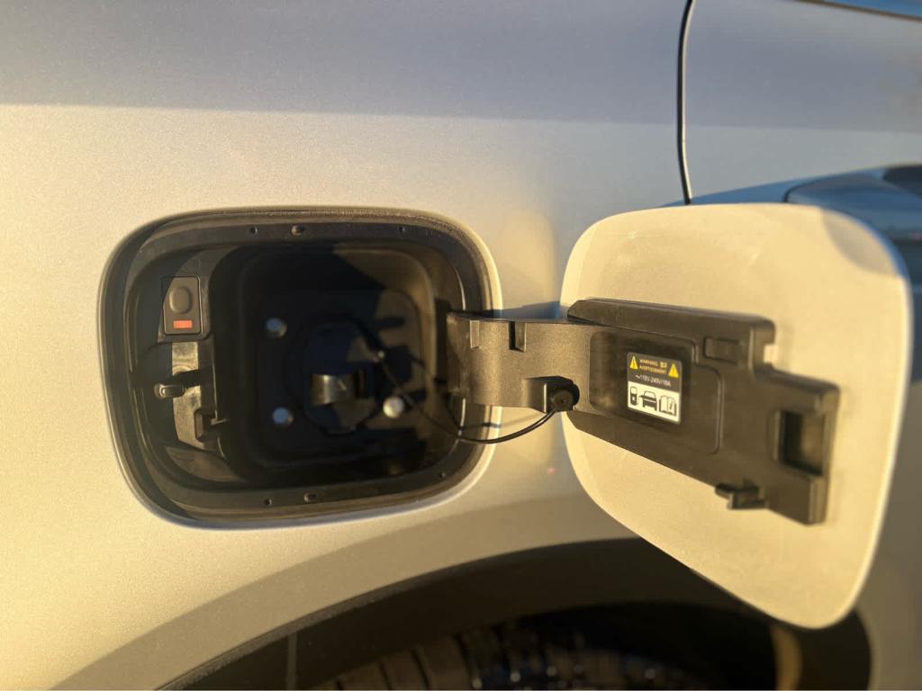 used 2022 Kia Sorento Plug-In Hybrid car, priced at $23,600