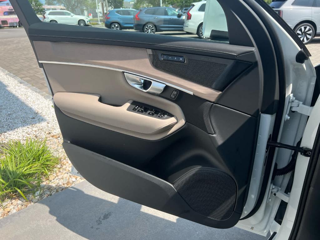 new 2025 Volvo XC90 Plug-In Hybrid car, priced at $81,685