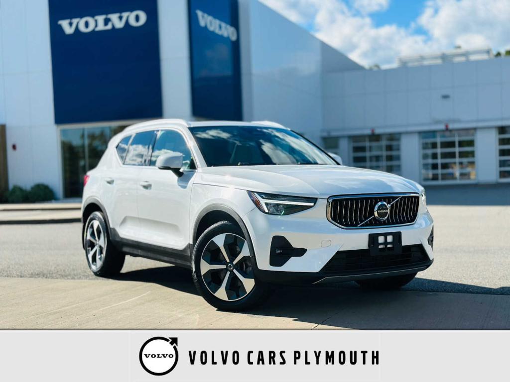 used 2023 Volvo XC40 car, priced at $32,400