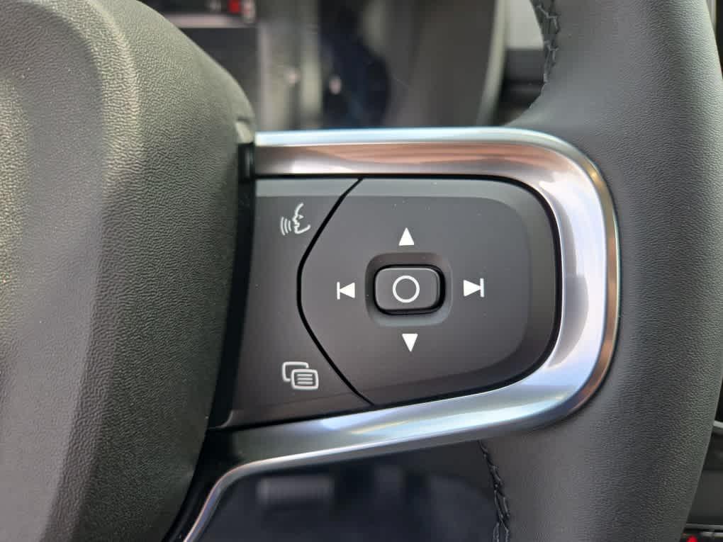 new 2025 Volvo XC40 car, priced at $49,810