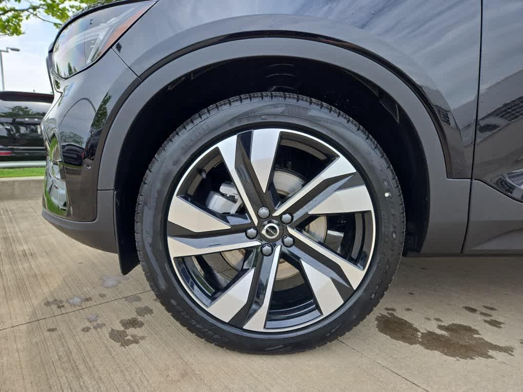 new 2025 Volvo XC40 car, priced at $49,810