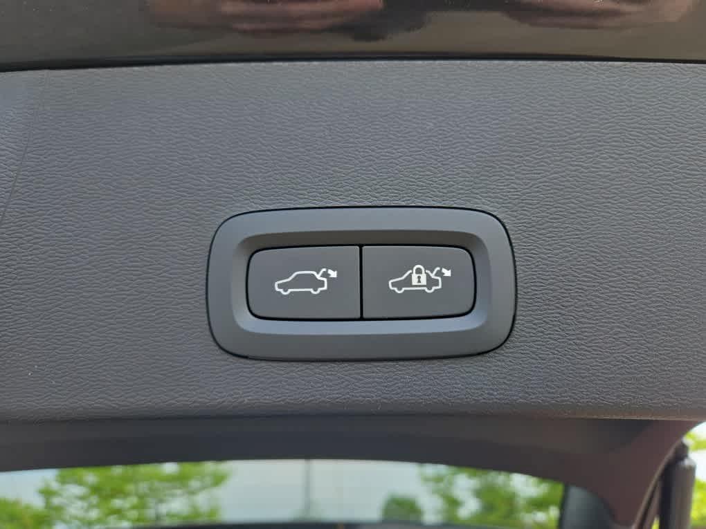 new 2025 Volvo XC40 car, priced at $49,810