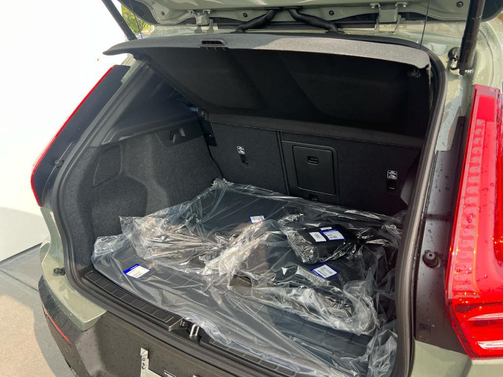 new 2025 Volvo XC40 car, priced at $49,810