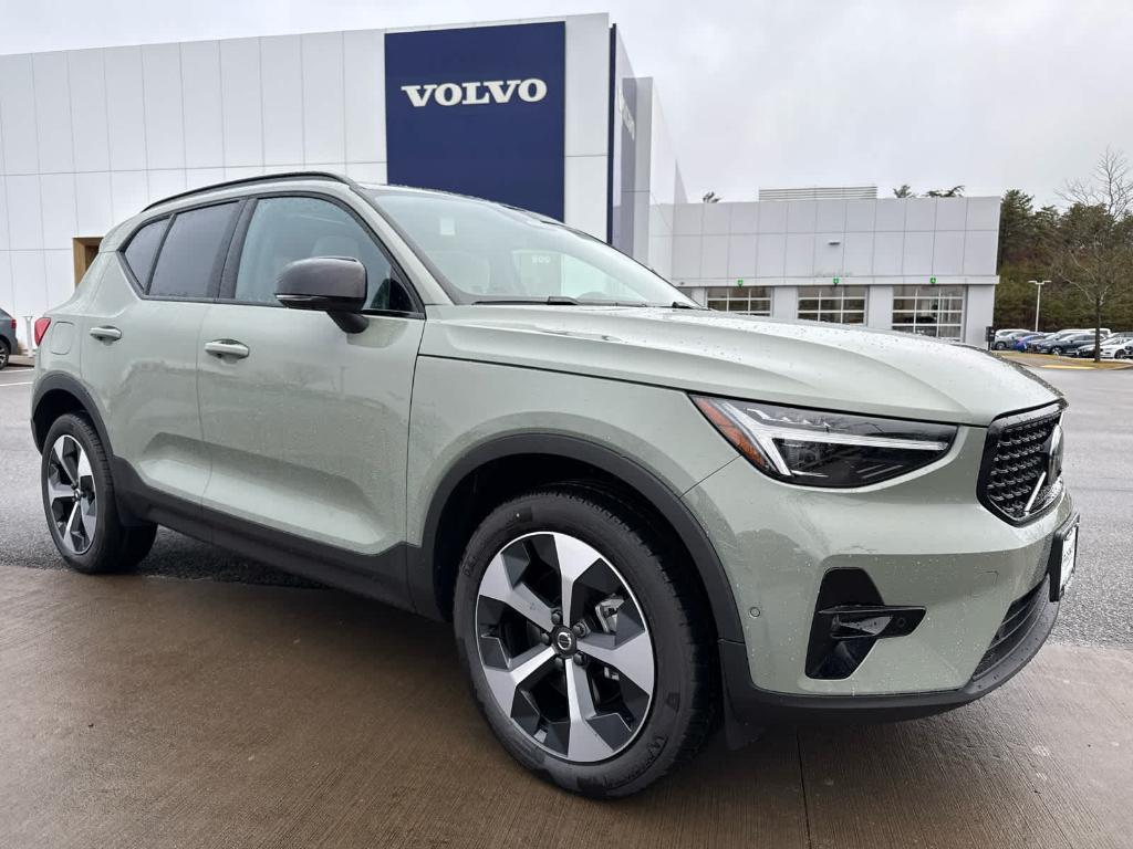 new 2025 Volvo XC40 car, priced at $48,315