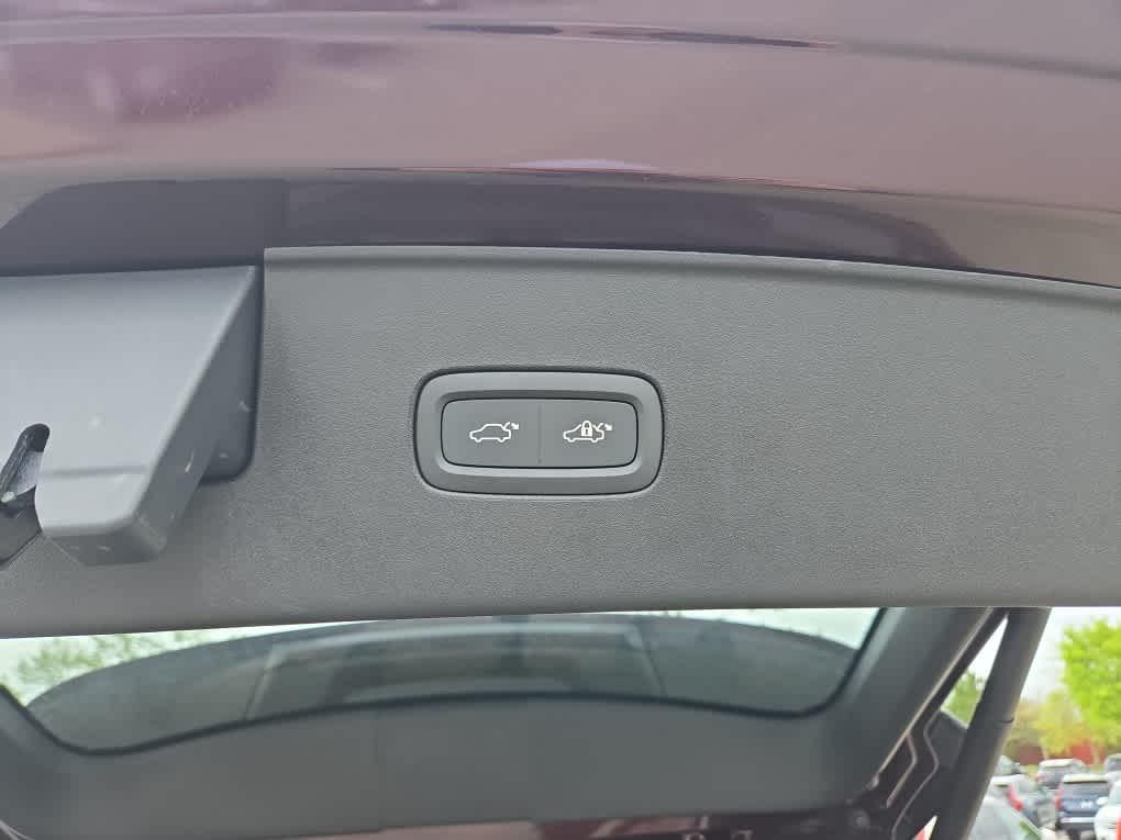new 2025 Volvo EX90 car, priced at $95,140