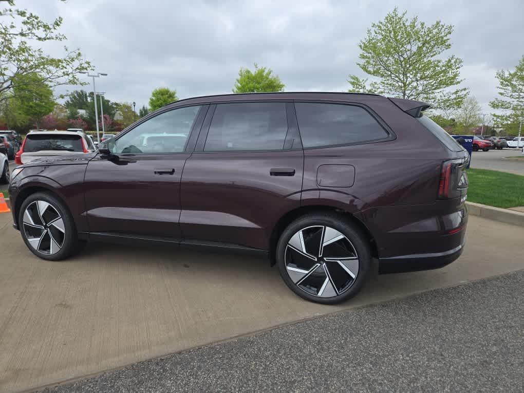 new 2025 Volvo EX90 car, priced at $95,140