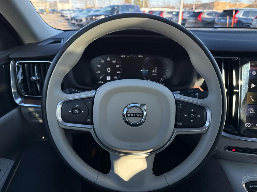 used 2022 Volvo S60 Recharge Plug-In Hybrid car, priced at $31,900