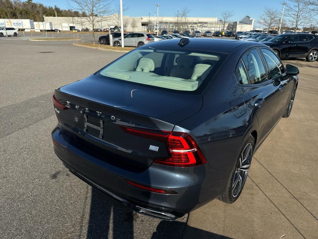 used 2022 Volvo S60 Recharge Plug-In Hybrid car, priced at $31,900