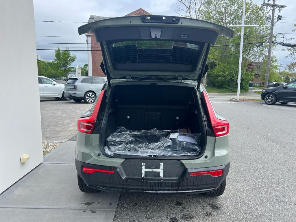 new 2025 Volvo EX40 car, priced at $60,735