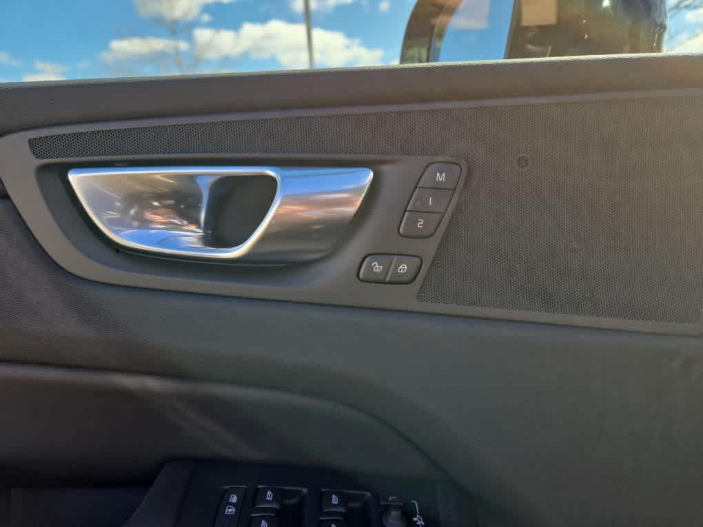 new 2025 Volvo XC60 car, priced at $55,360