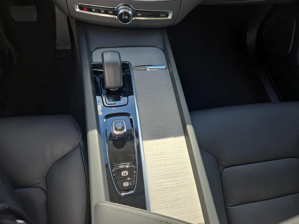 new 2025 Volvo XC60 car, priced at $55,360