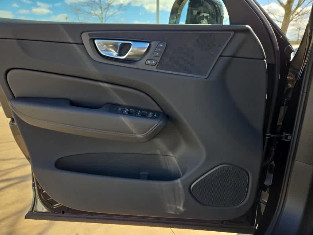 new 2025 Volvo XC60 car, priced at $55,360