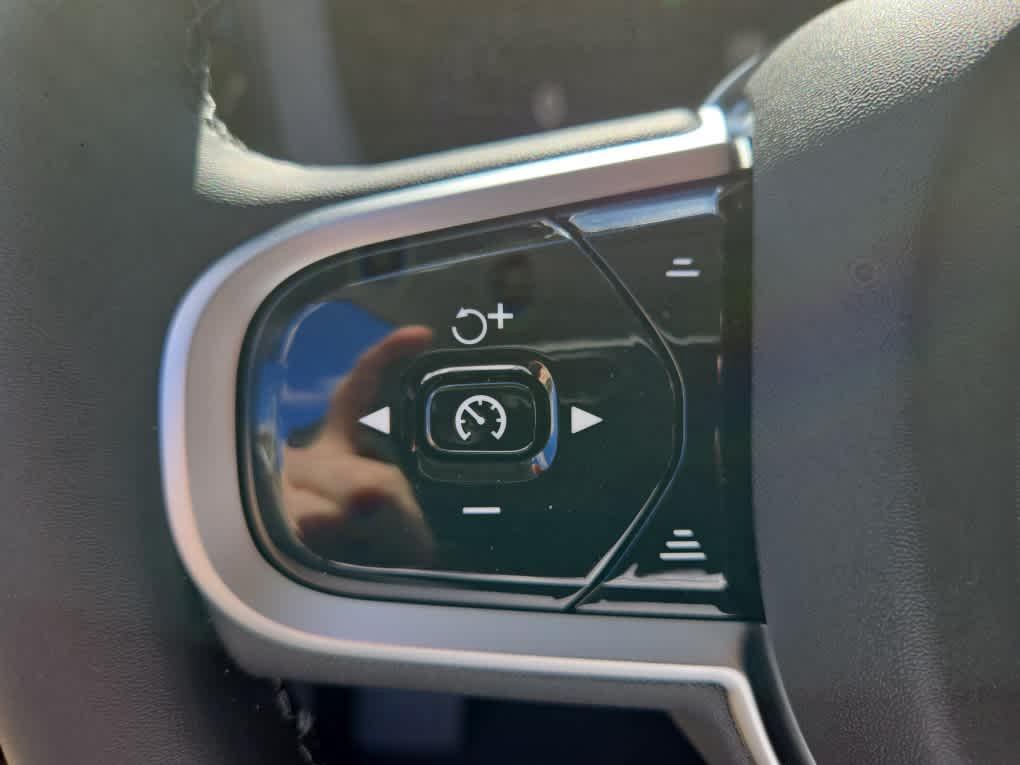 new 2025 Volvo XC60 car, priced at $55,360
