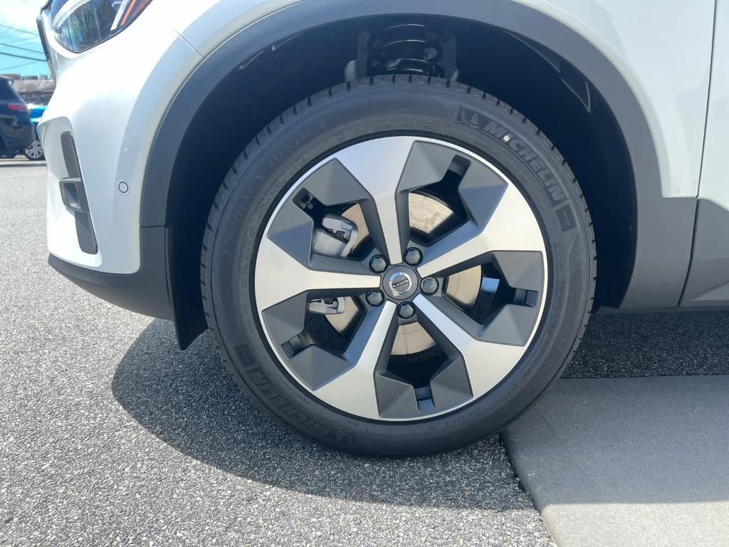 new 2025 Volvo XC40 car, priced at $48,335