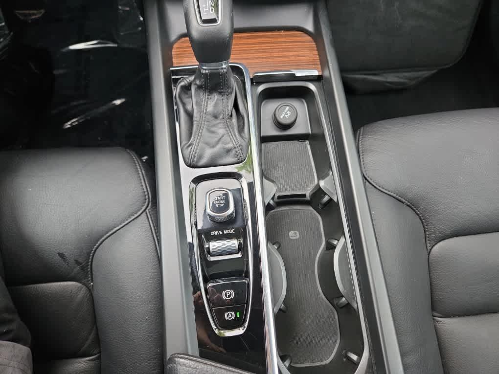 used 2021 Volvo XC60 car, priced at $24,800