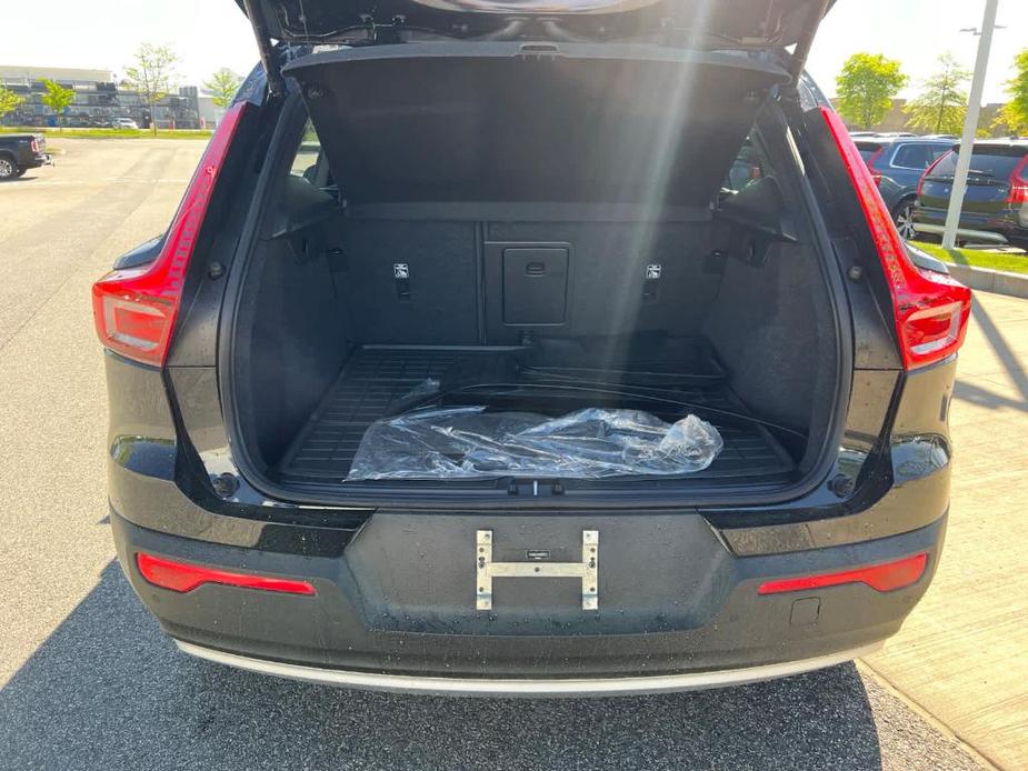 used 2021 Volvo XC40 car, priced at $31,700