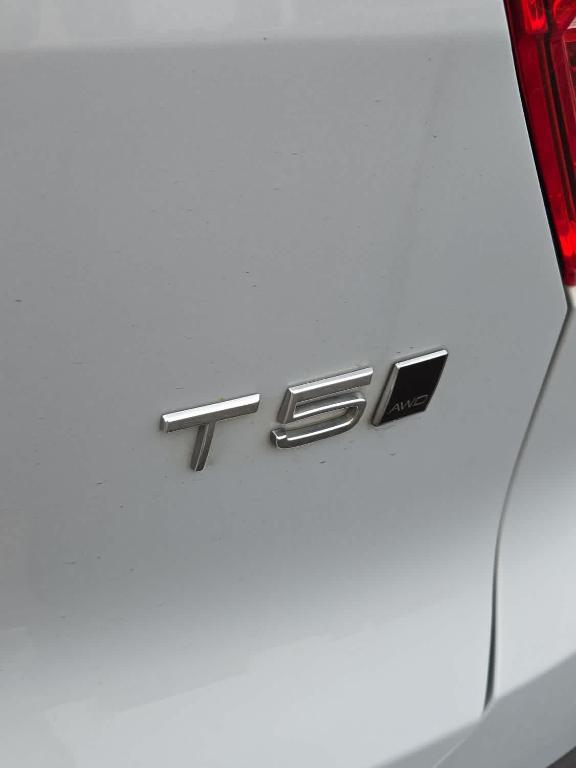 used 2020 Volvo XC40 car, priced at $18,900