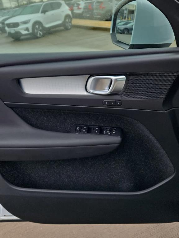 used 2020 Volvo XC40 car, priced at $18,900