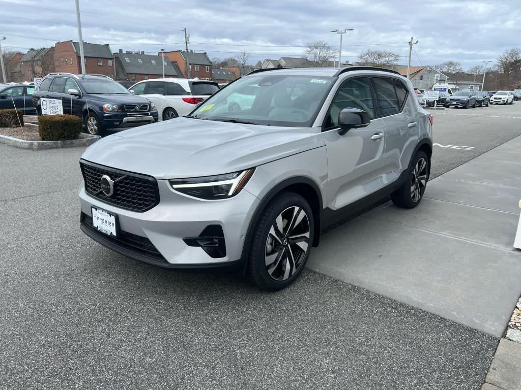 new 2025 Volvo XC40 car, priced at $52,015