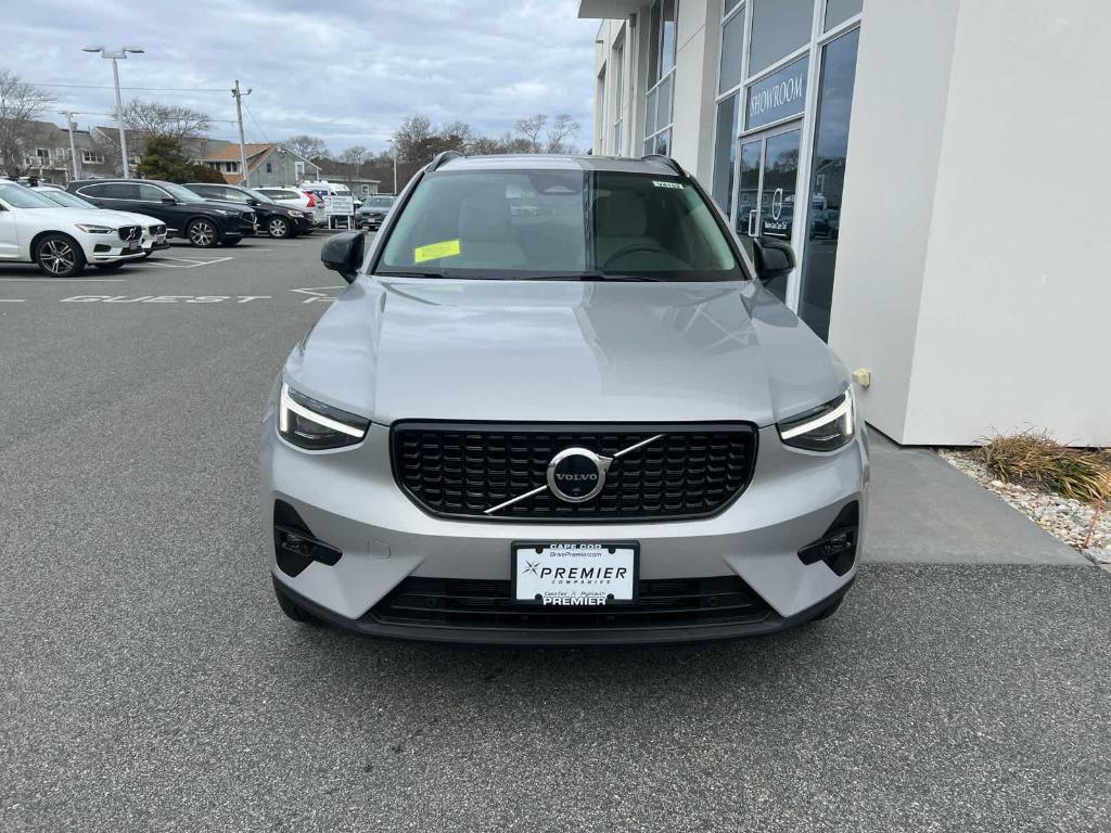 new 2025 Volvo XC40 car, priced at $52,015